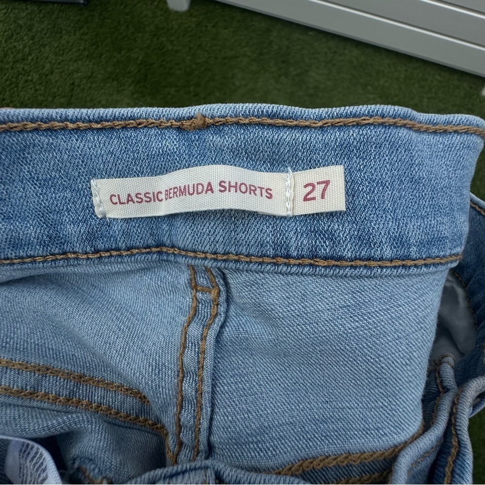 Levi’s Classic Bermuda Shorts - Picture 7 of 10